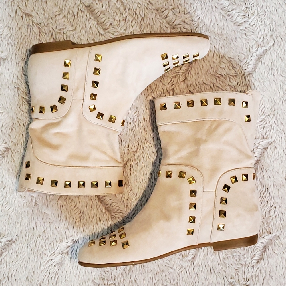 Tapeet by Vicini Studded Suede Ankle Boots Size 7.5